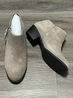 Vionic Women's 10 Wide Shyanne Ankle Booties Griege Neutral Side Zip Tassle New